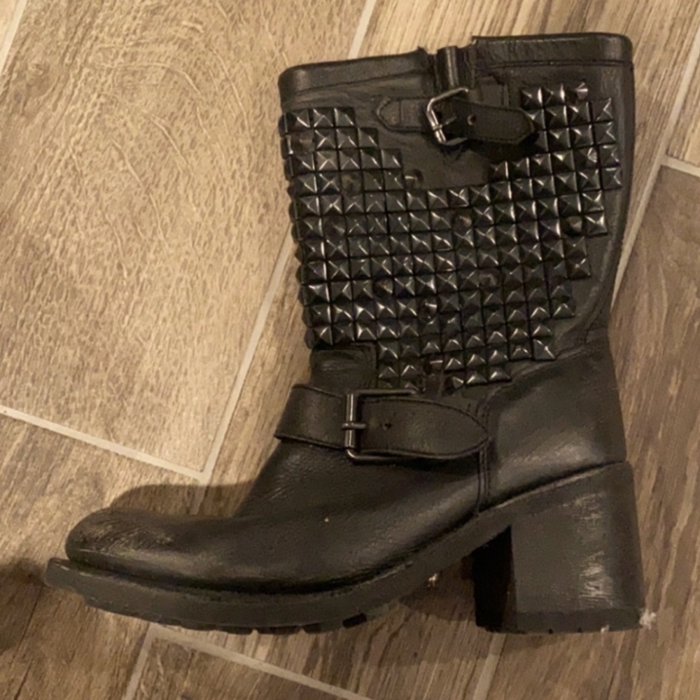 Ash 7.5 boots